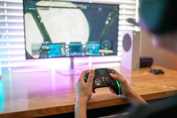Turtle Beach Stealth Ultra Wireless High Performance Gaming Controller with Rapid Charge Dock, Adjustable Triggers and Command Display for Xbox Series X|S, Xbox One & PC [Officially Licensed for Xbox] - Image 26